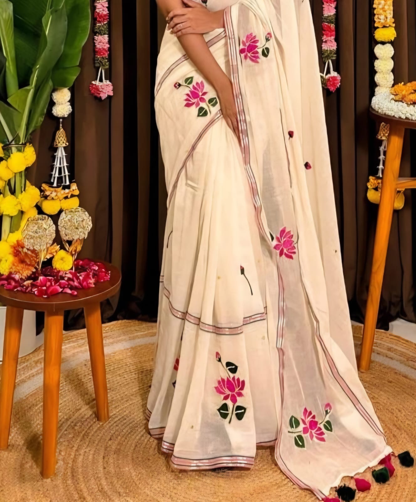 White mulcotton saree with tussels