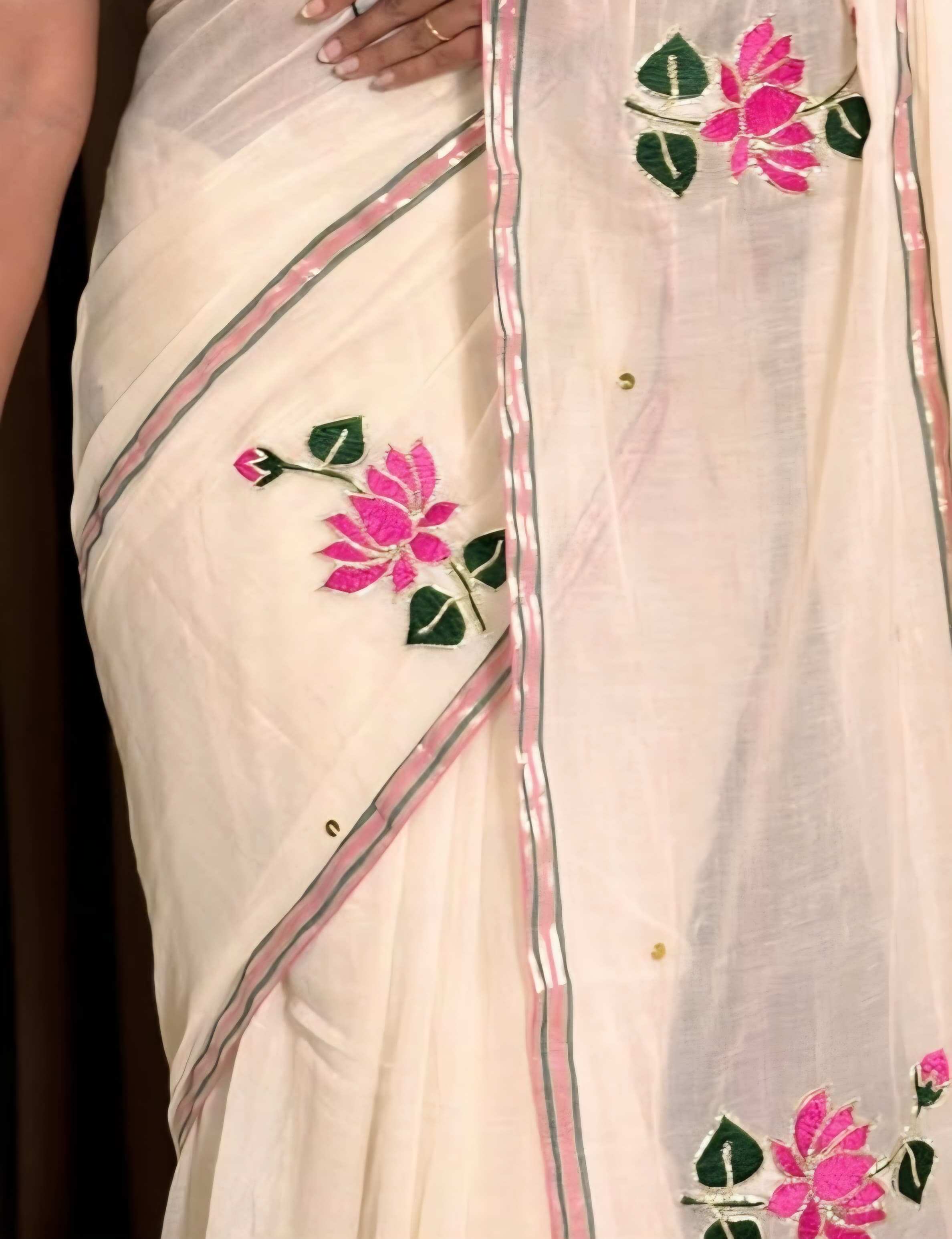 White mulcotton saree with tussels