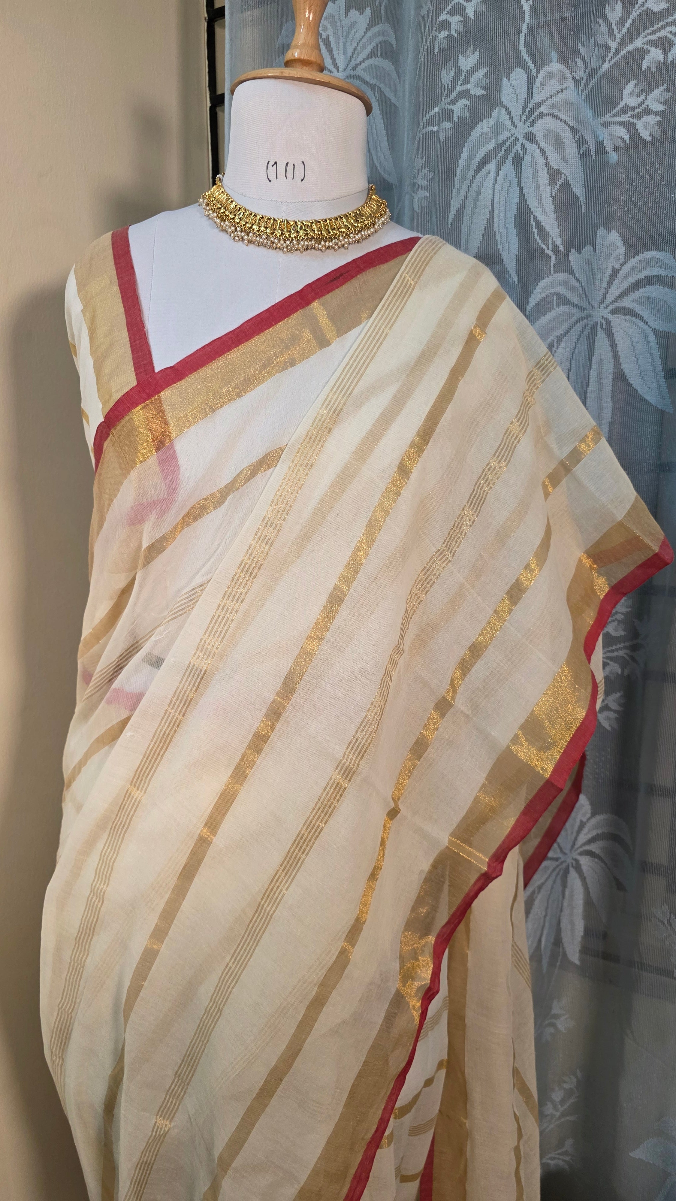 Mulcotton red border saree with tussels